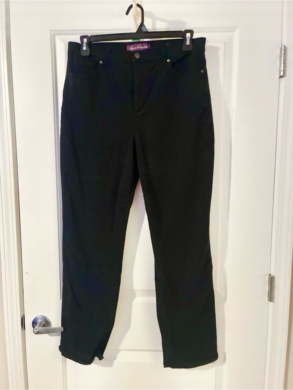 Gloria Vanderbilt Women’s Straight-Leg Jeans in Black
